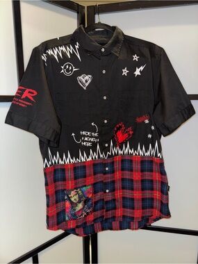 KLEEP Black & Red Graphic Plaid Short-Sleeve Button-Up Shirt